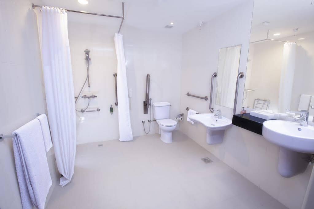 Holiday Bahrain Hotel Манама Экстерьер фото